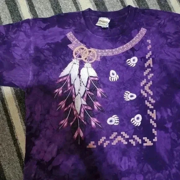 "Retro Chic: 90's Inspired 'Native American Style' Graphic Tee -MEDIUM - Picture 3 of 5